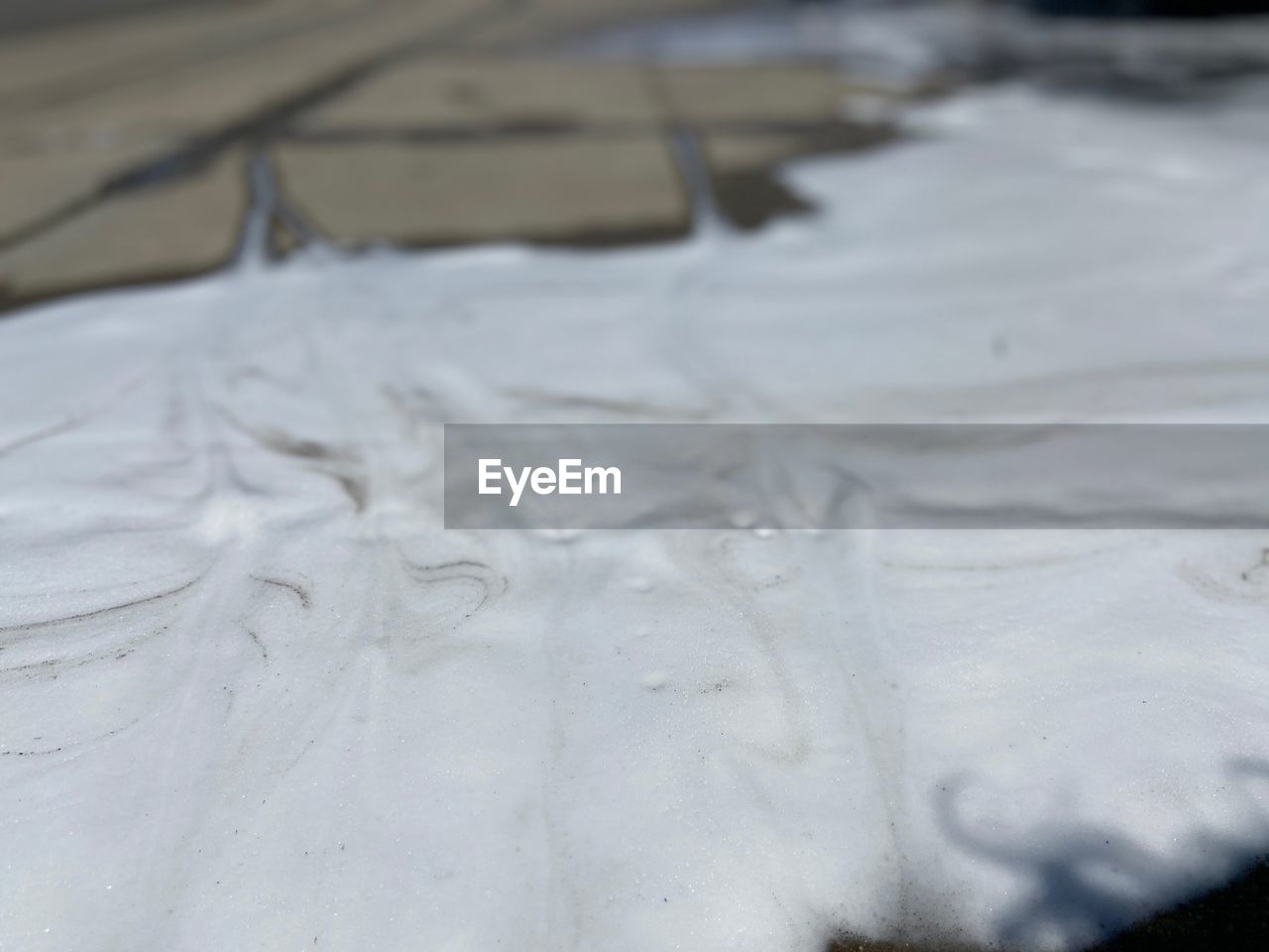 HIGH ANGLE VIEW OF ICE ON WATER