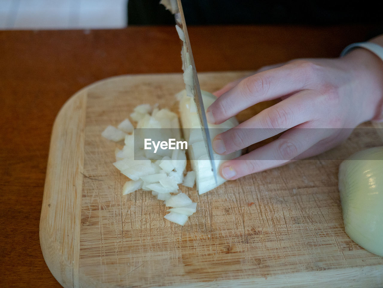 MIDSECTION OF PERSON HOLDING CUTTING BOARD