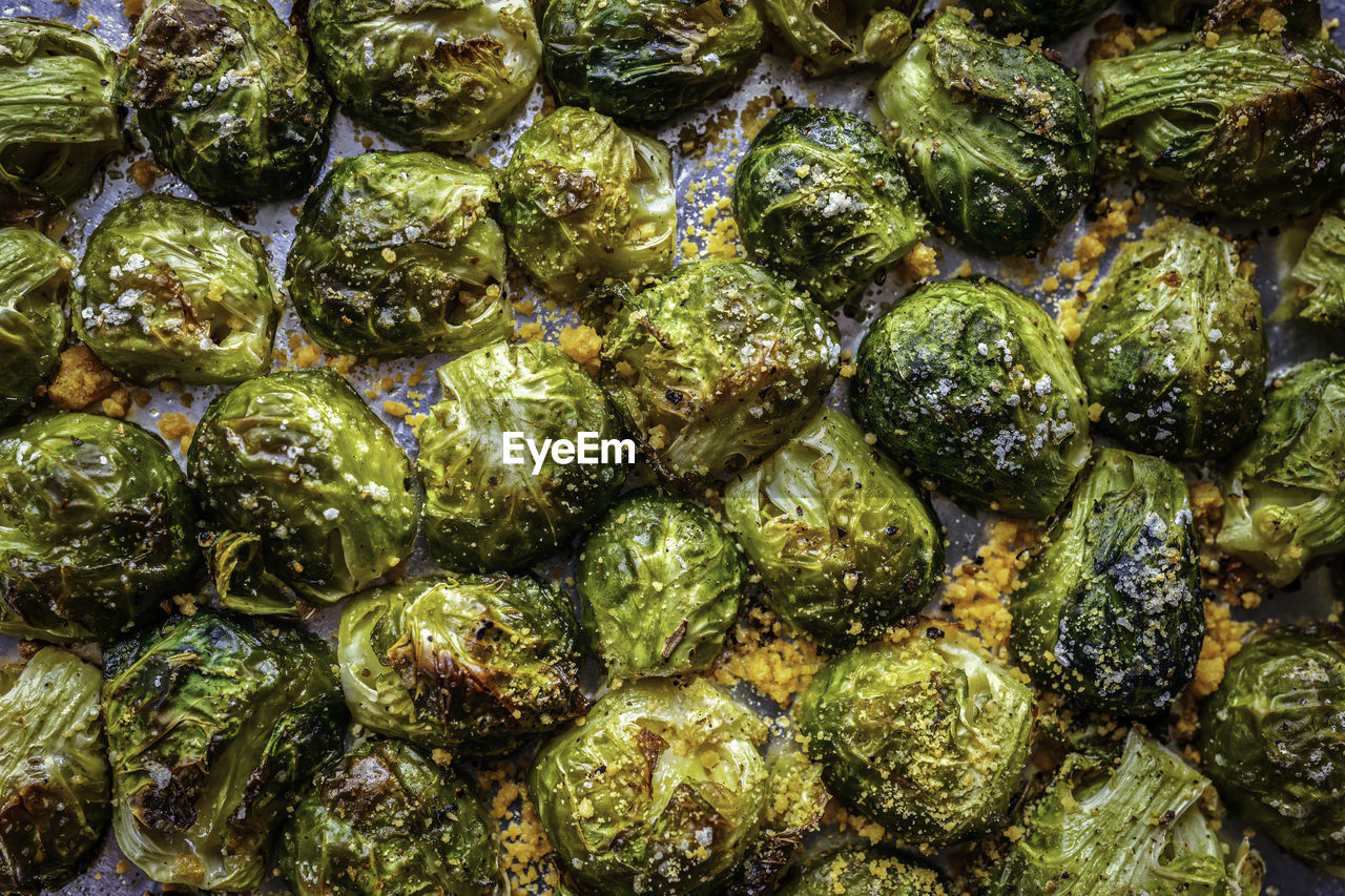 FULL FRAME SHOT OF GREEN FRUITS