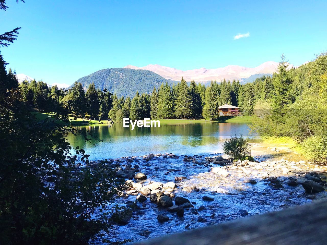 SCENIC VIEW OF LAKE AGAINST MOUNTAIN RANGE