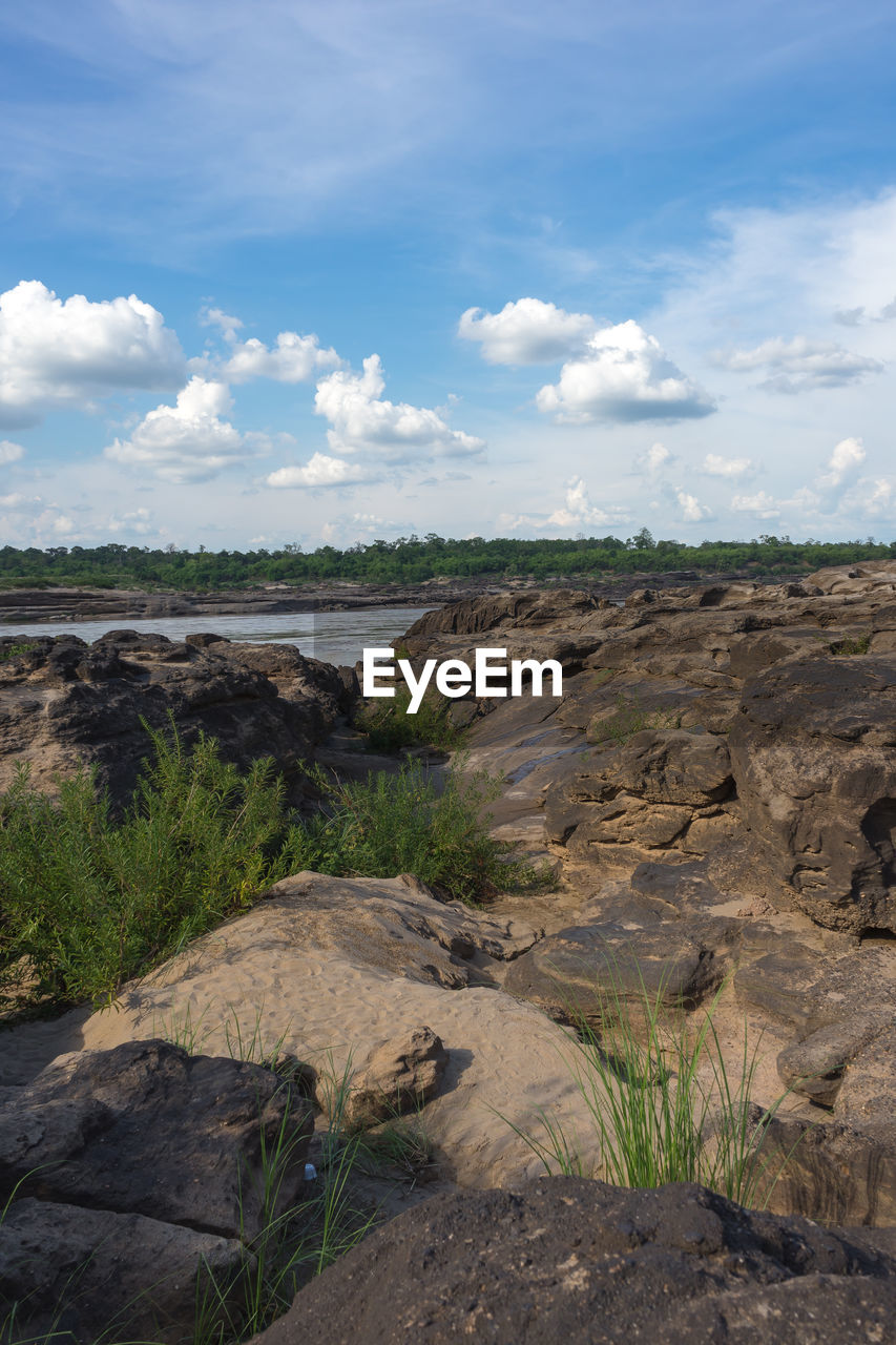 SCENIC VIEW OF ROCKS AGAINST SKY