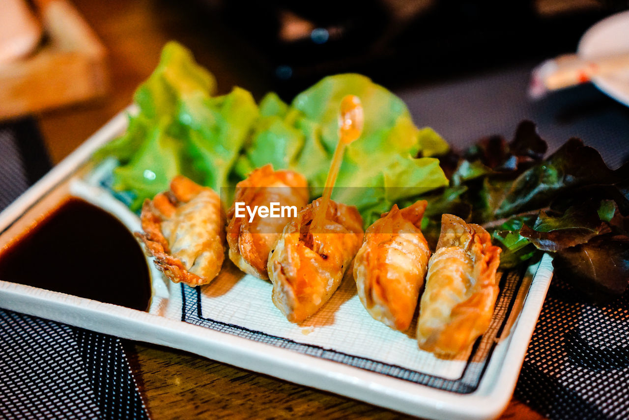 HIGH ANGLE VIEW OF MEAT AND VEGETABLES ON TABLE