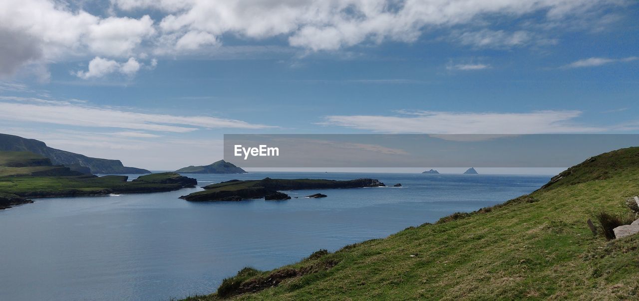 Scenic view of sea against sky skellig