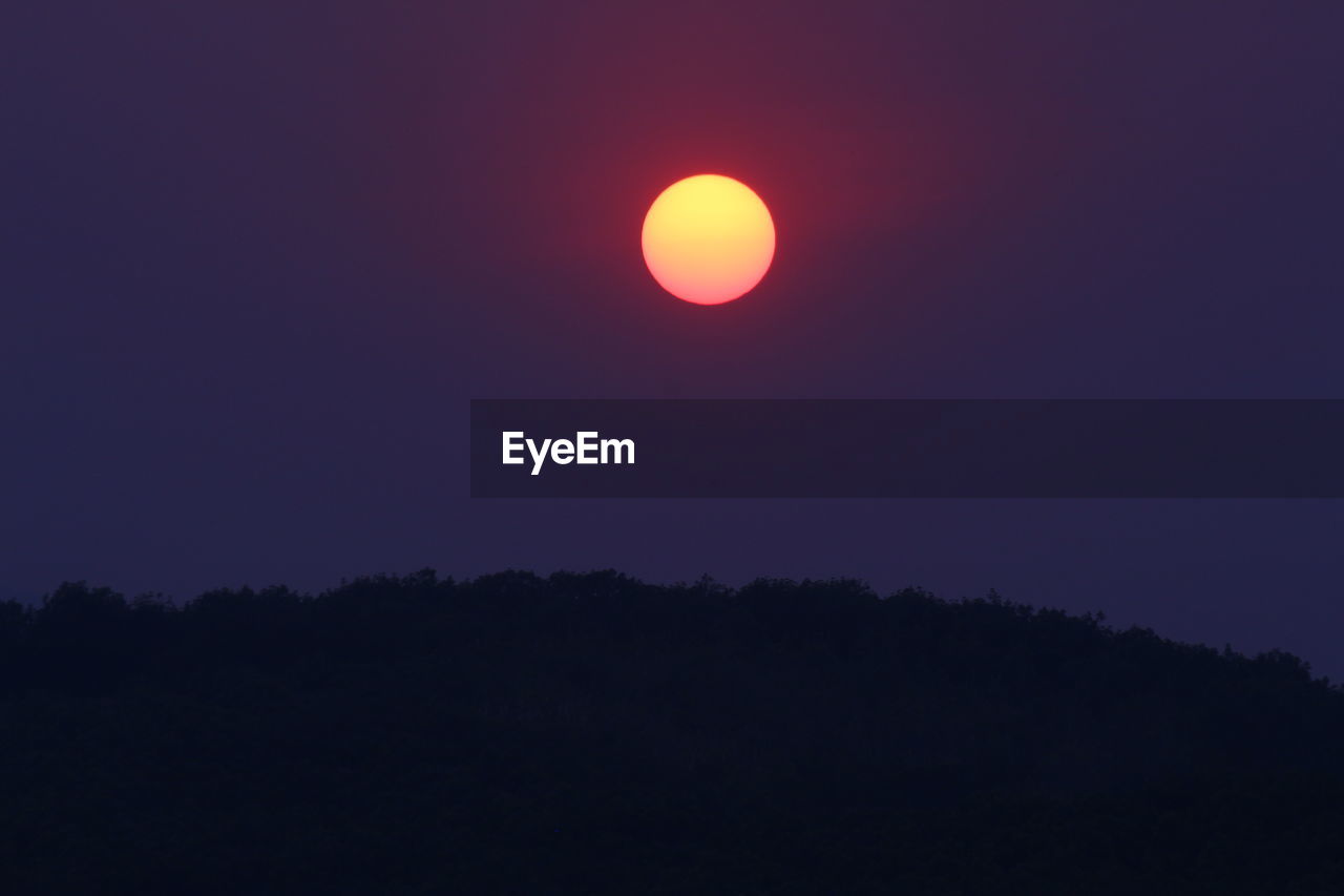 SCENIC VIEW OF MOON AGAINST SKY AT NIGHT