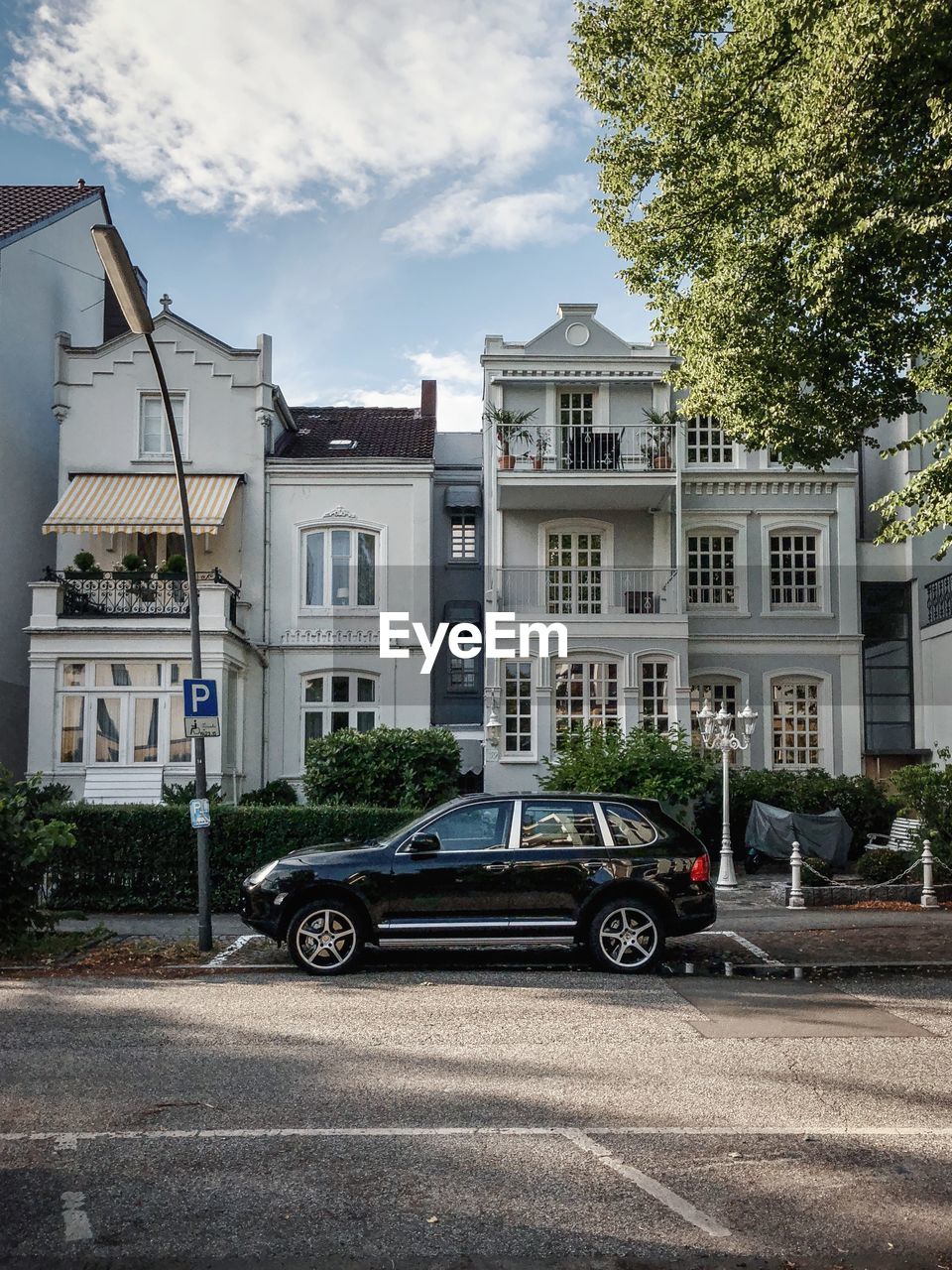 CARS ON STREET AGAINST BUILDINGS