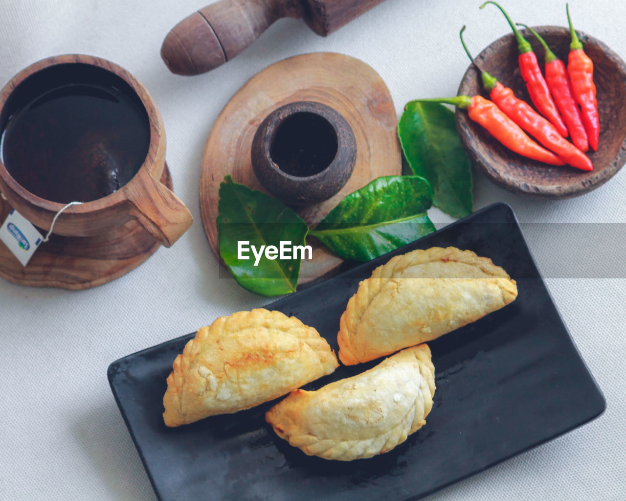 HIGH ANGLE VIEW OF MEAL SERVED IN PLATE