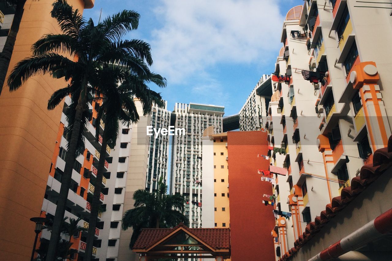 LOW ANGLE VIEW OF BUILDINGS IN CITY