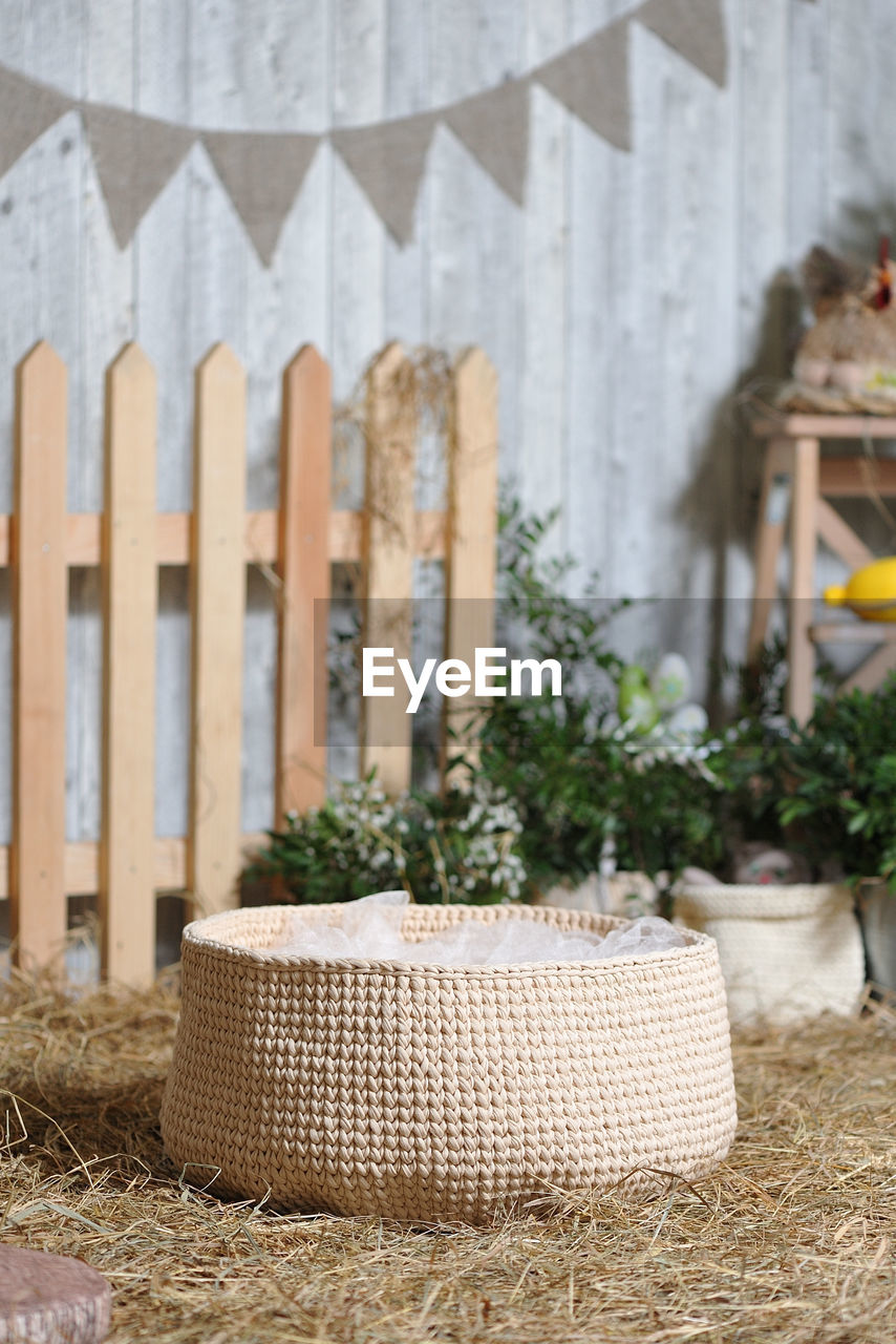 CLOSE-UP OF WICKER BASKET ON TABLE