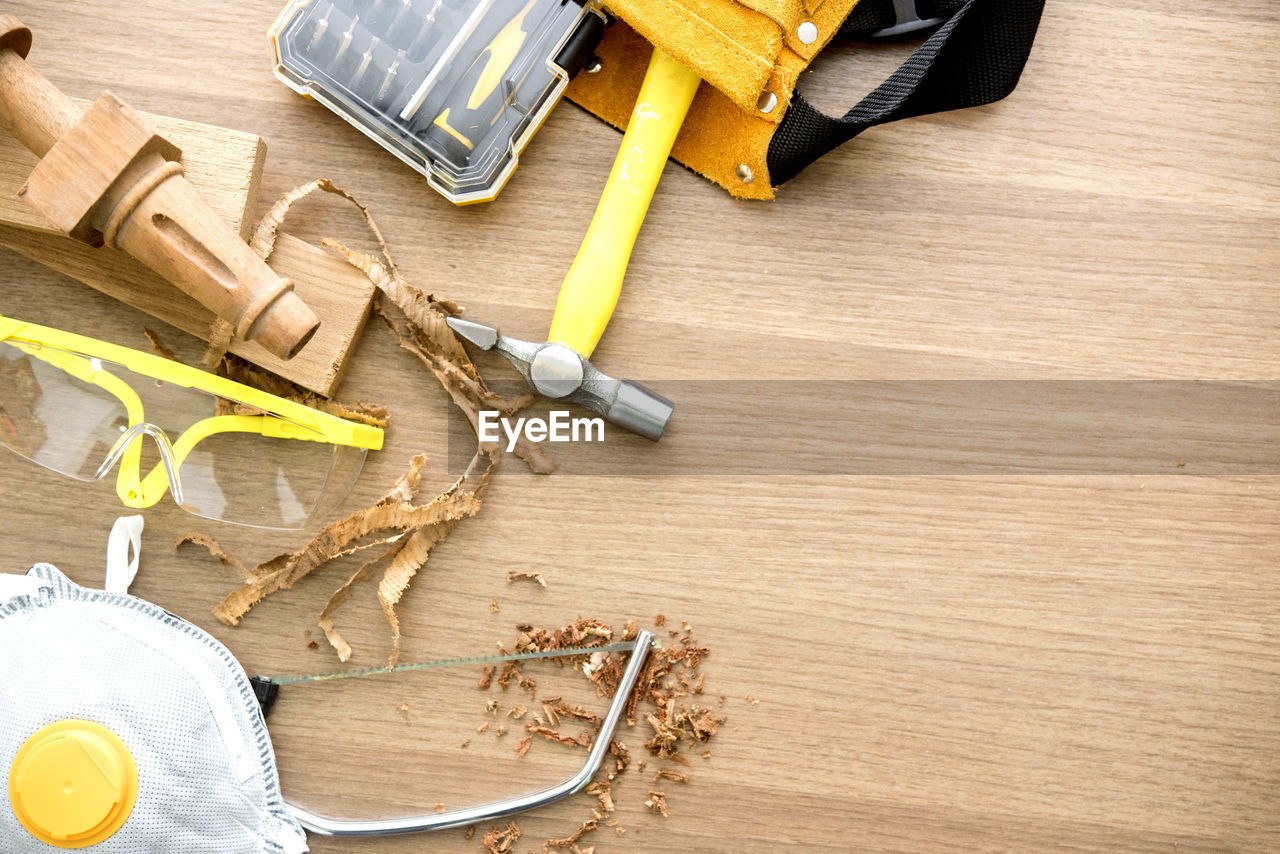 HIGH ANGLE VIEW OF TOOLS ON TABLE AT HOME