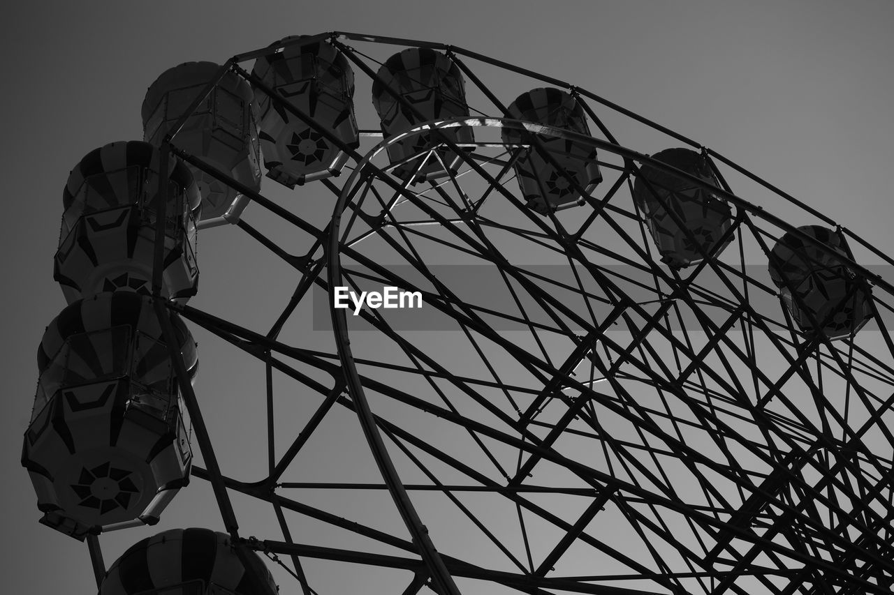 LOW ANGLE VIEW OF WHEEL AGAINST SKY