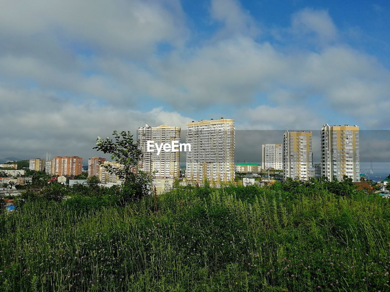 VIEW OF BUILDINGS IN CITY