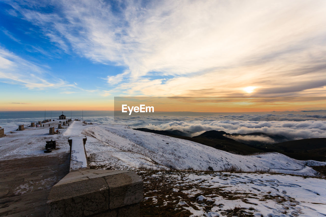 SCENIC VIEW OF SEA DURING WINTER AGAINST SKY