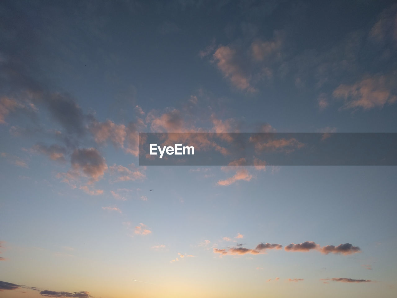LOW ANGLE VIEW OF CLOUDS IN SKY DURING SUNSET