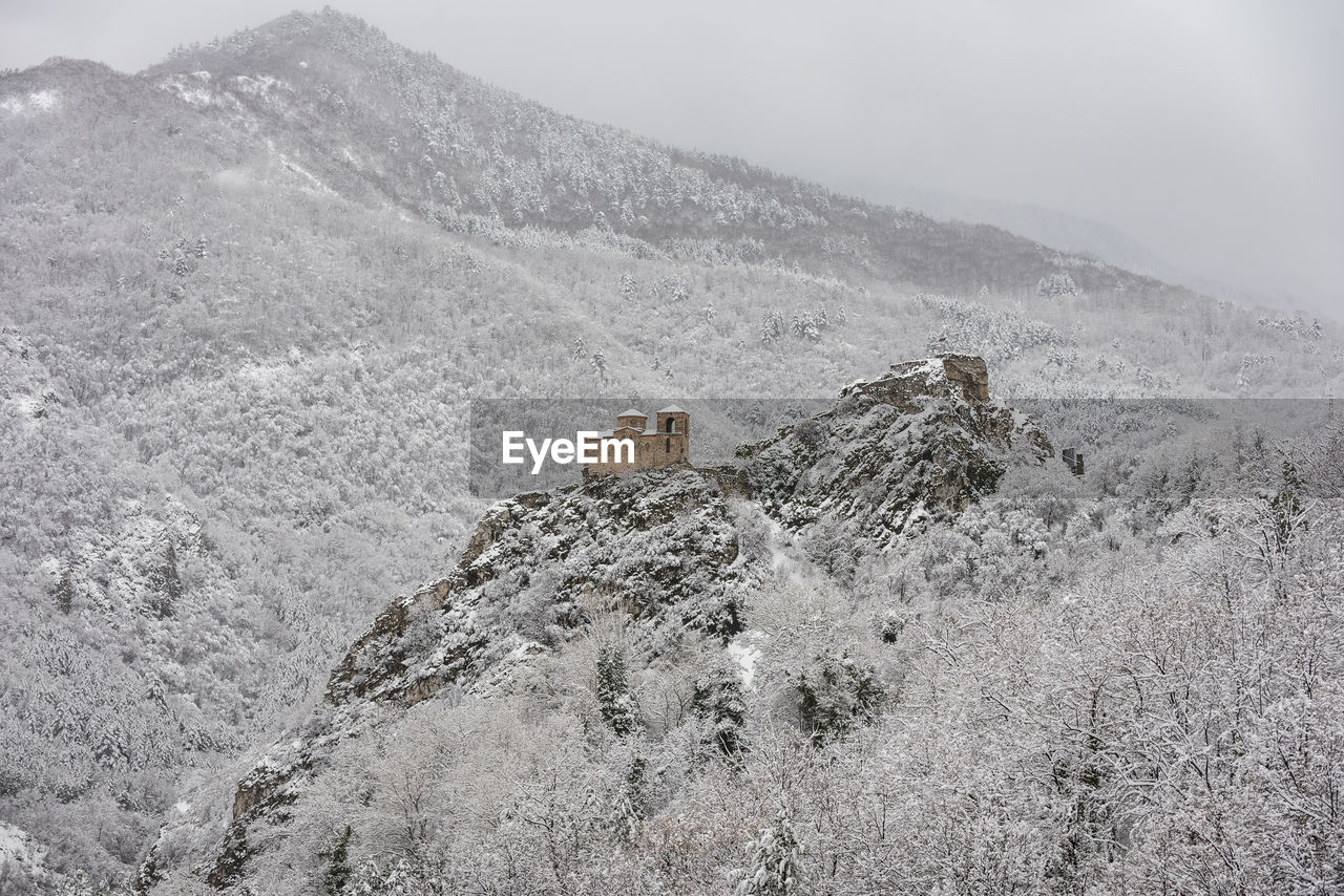 SCENIC VIEW OF SNOWCAPPED MOUNTAIN