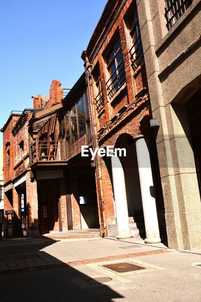 LOW ANGLE VIEW OF BUILDINGS AGAINST BLUE SKY