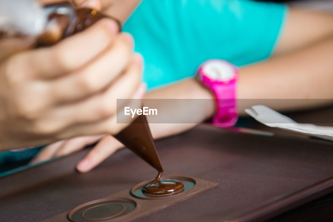 Midsection of woman preparing dessert on tray