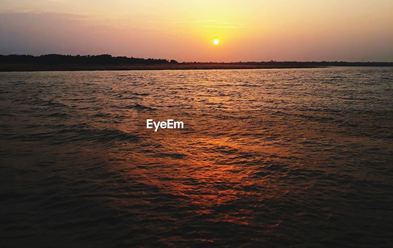 SCENIC VIEW OF SEA AGAINST ORANGE SKY