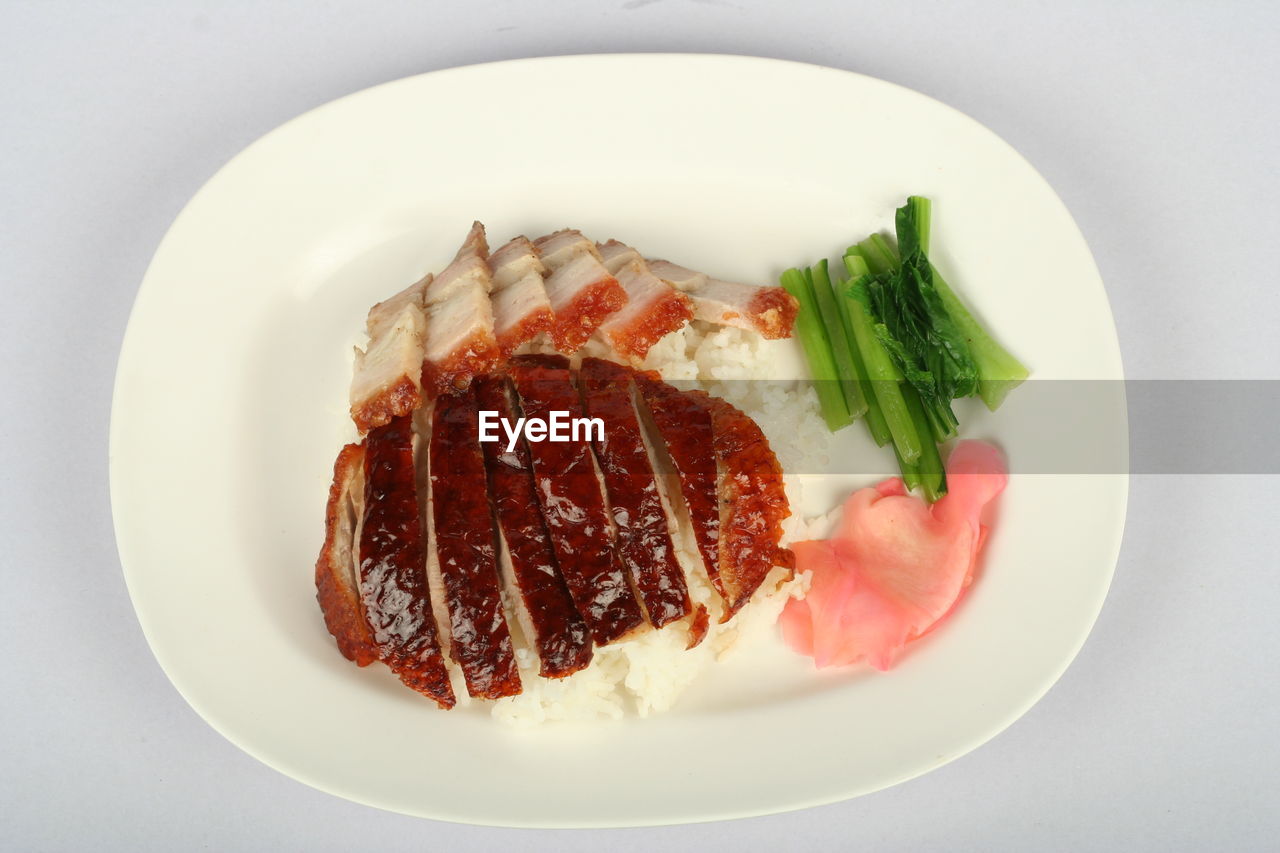 HIGH ANGLE VIEW OF FOOD ON PLATE