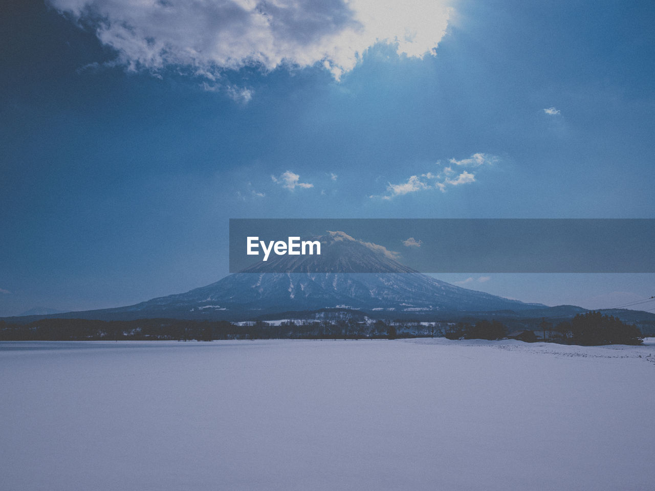 SCENIC VIEW OF SNOWCAPPED MOUNTAIN