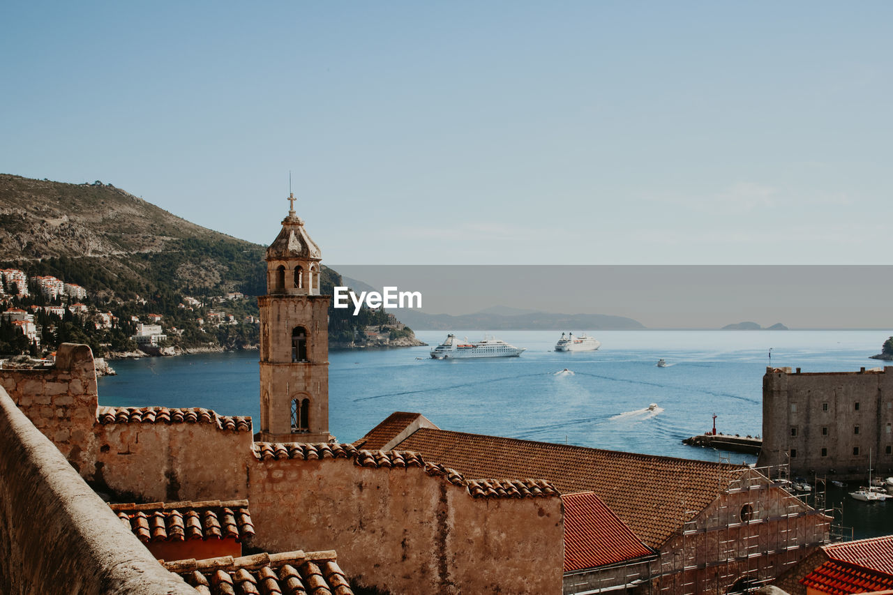 Incredible views of the adriatic sea and old town dubrovnik from city