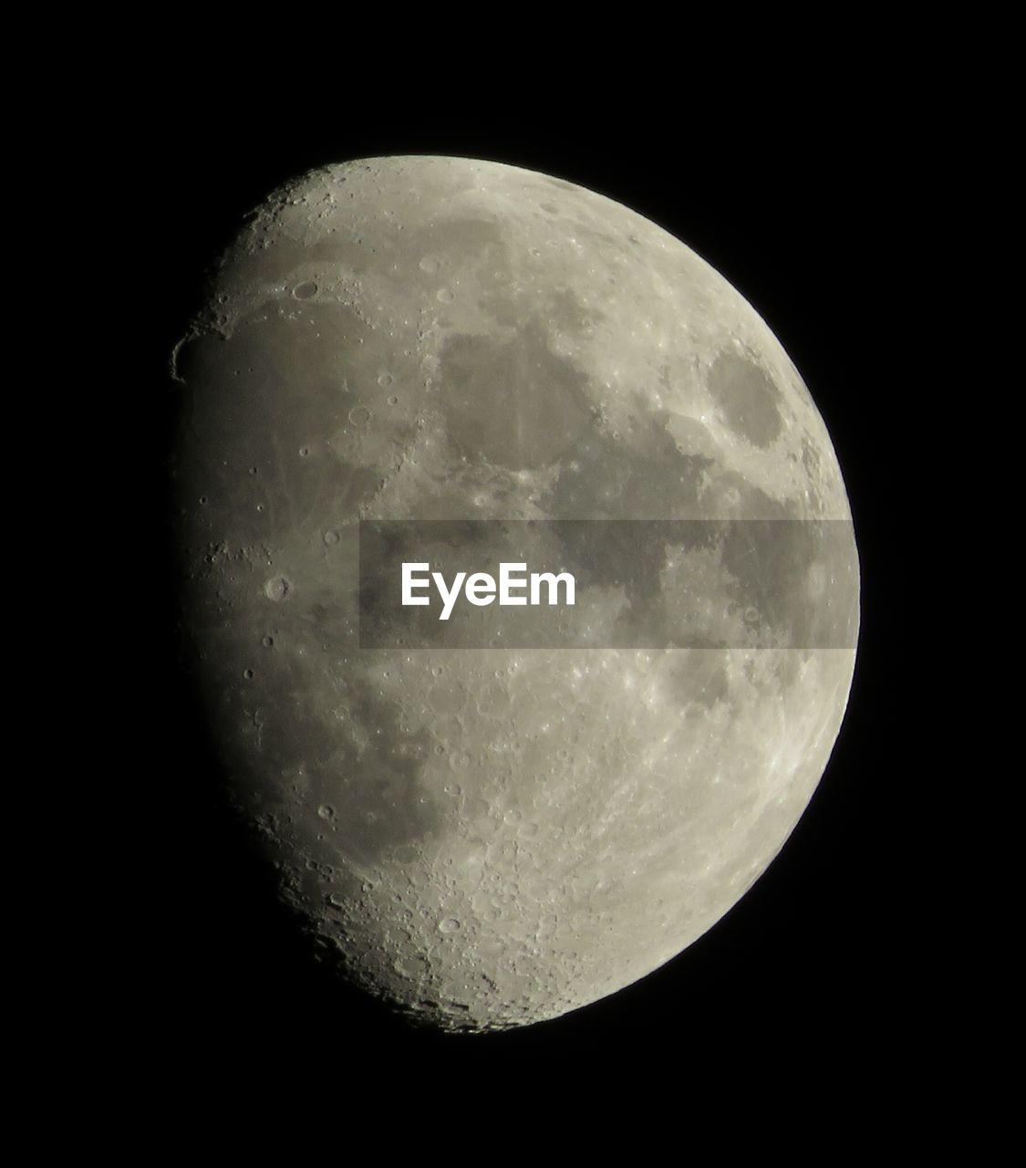 CLOSE-UP OF MOON AGAINST DARK SKY