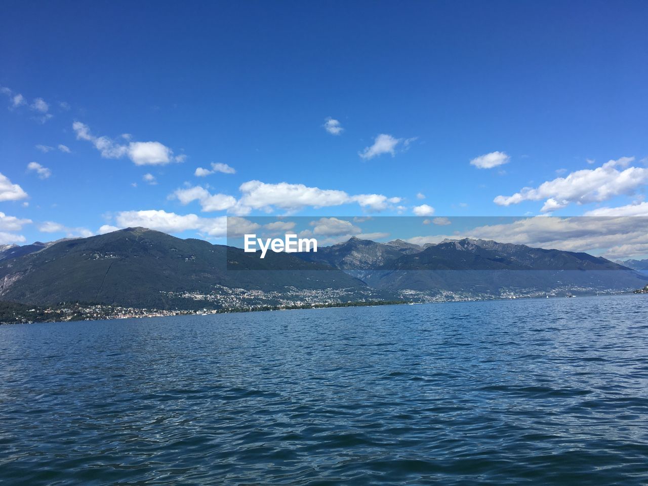 SCENIC VIEW OF LAKE AGAINST MOUNTAINS