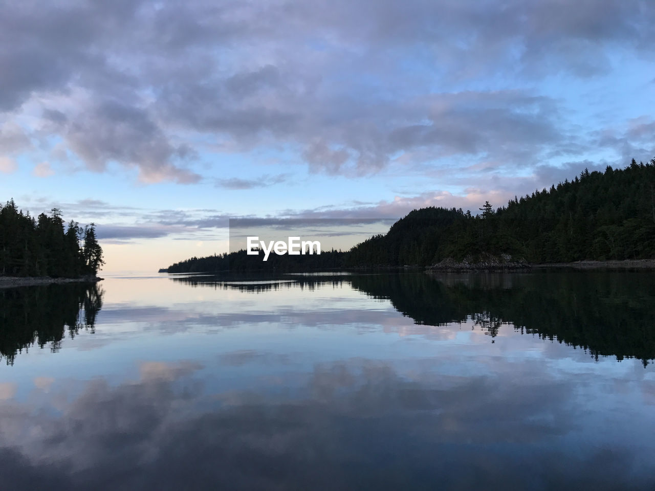 SCENIC VIEW OF LAKE AGAINST CLOUDY SKY