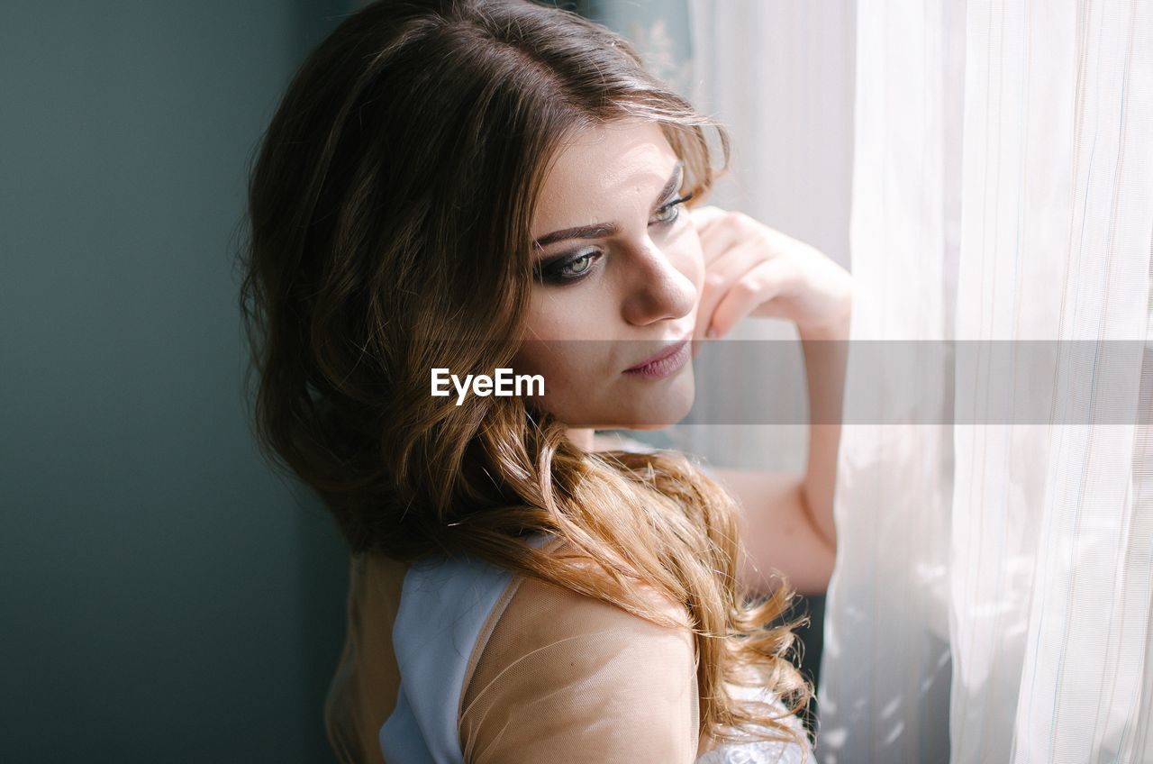 PORTRAIT OF BEAUTIFUL YOUNG WOMAN WITH EYES HAIR