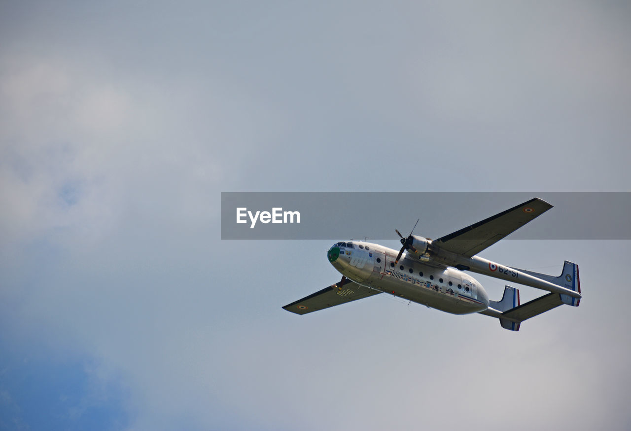 LOW ANGLE VIEW OF AIRPLANE IN SKY