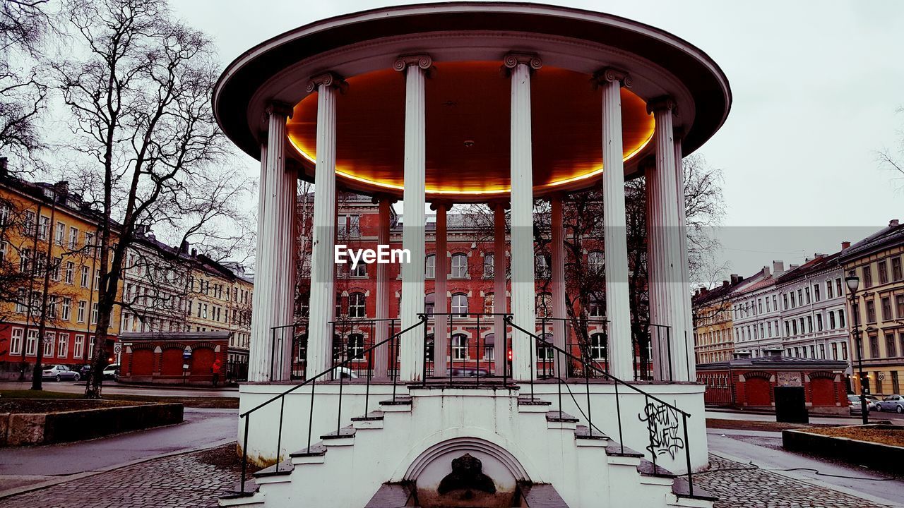 VIEW OF BUILT STRUCTURE AGAINST SKY