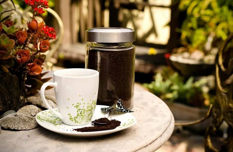 CLOSE-UP OF COFFEE CUP ON TABLE