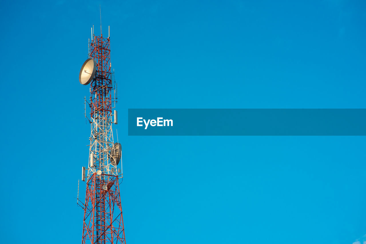 LOW ANGLE VIEW OF TOWER AGAINST BLUE SKY