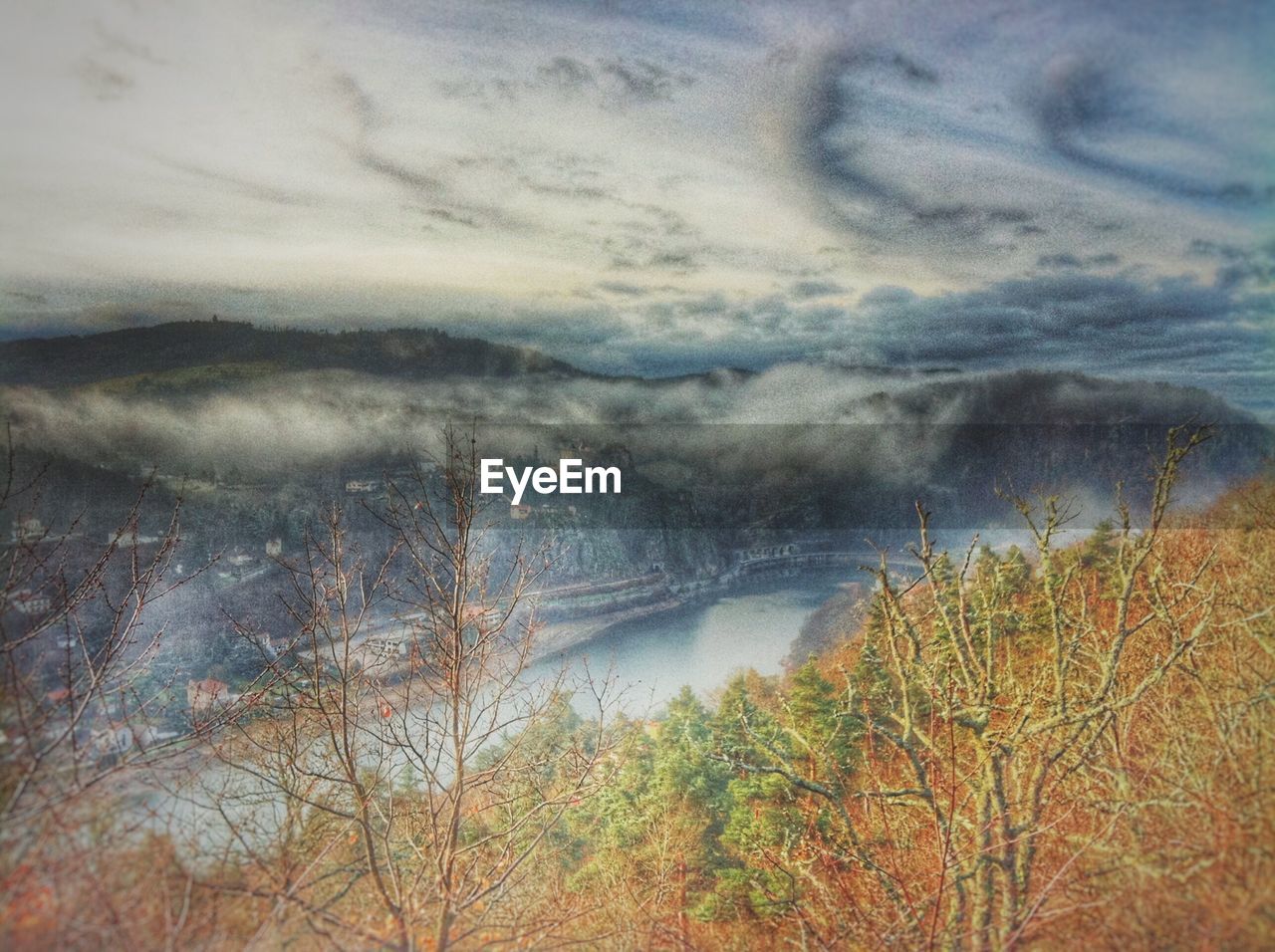 SCENIC VIEW OF MOUNTAINS AGAINST CLOUDY SKY