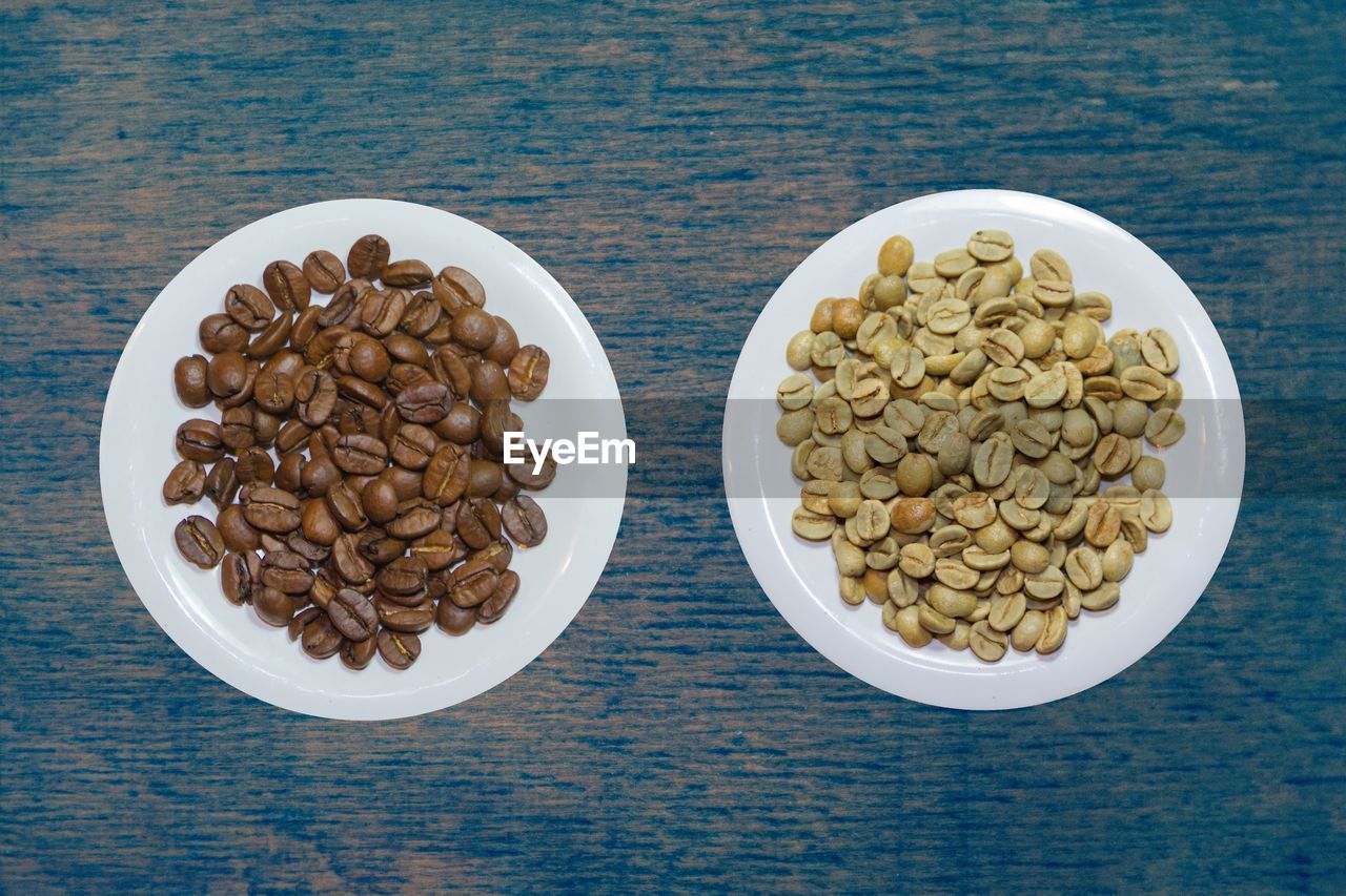 HIGH ANGLE VIEW OF COFFEE AND COOKIES ON TABLE