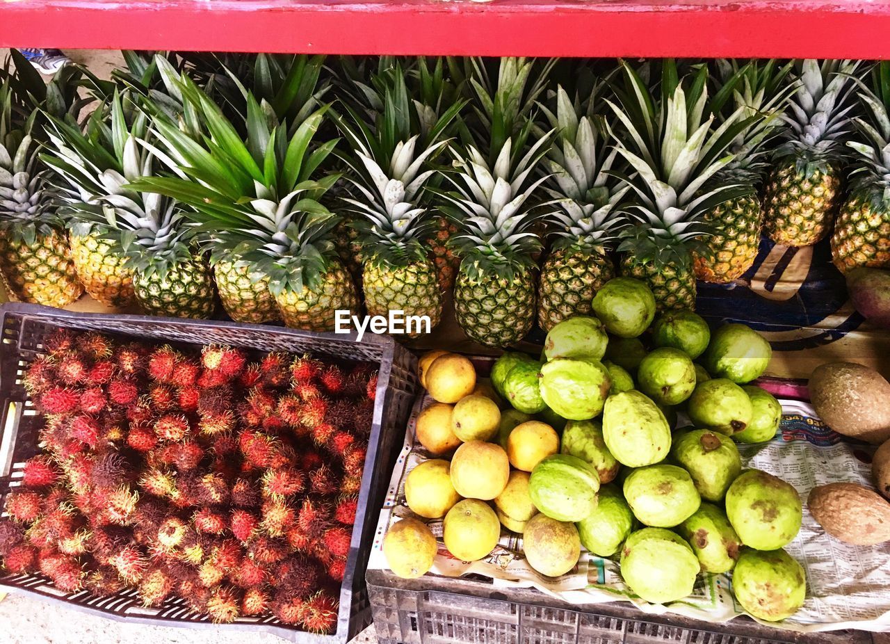 HIGH ANGLE VIEW OF FRUITS IN MARKET