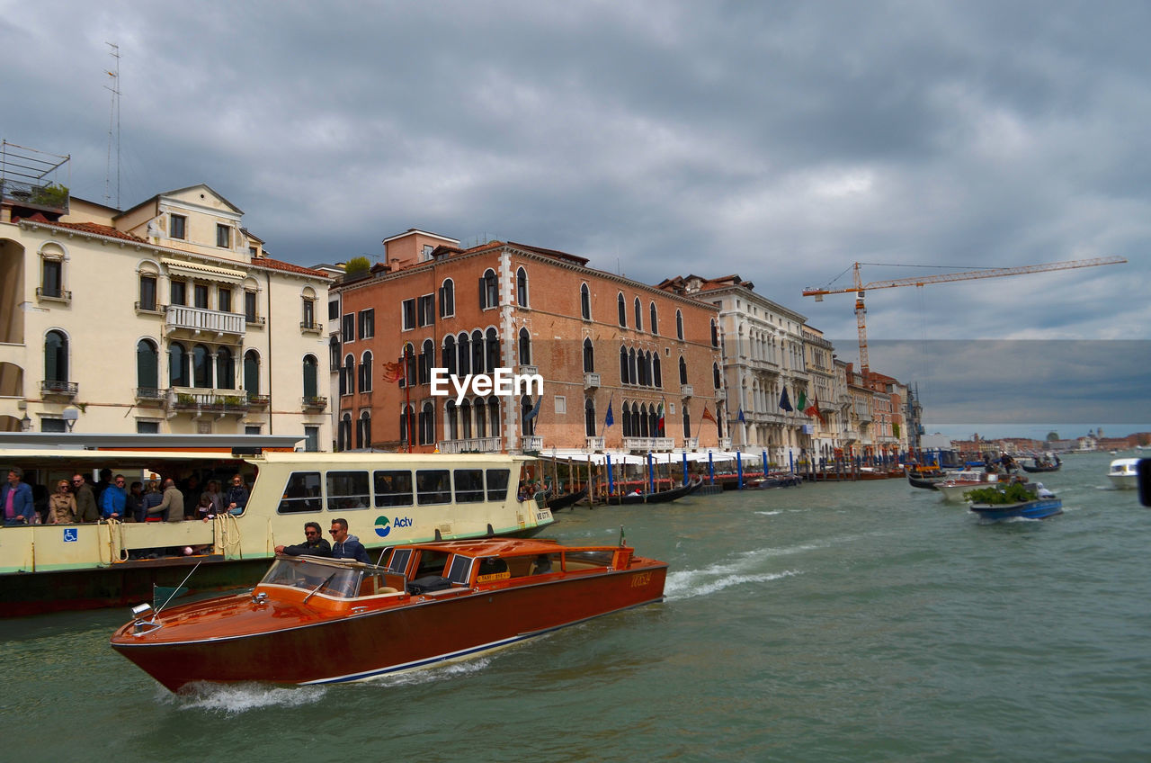 VIEW OF BUILDINGS AT WATERFRONT