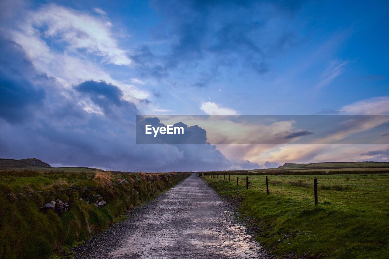 SCENIC VIEW OF FARM AGAINST SKY