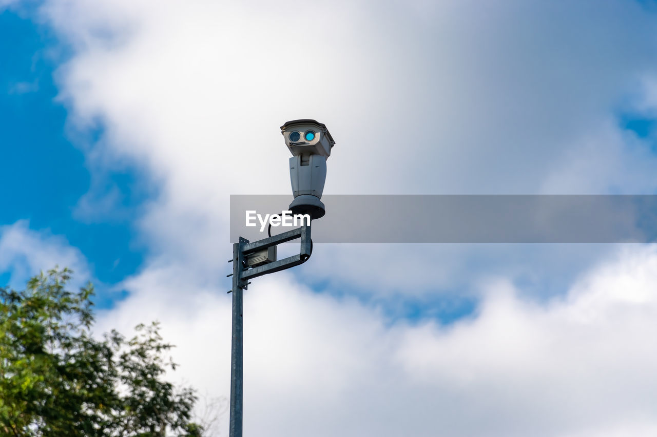 Observe drivers while the camera watches city traffic