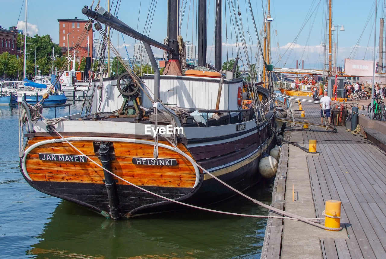 nautical vessel, transportation, water, mode of transportation, sailboat, sea, harbor, moored, vehicle, nature, boat, pole, architecture, travel, mast, sky, pier, day, travel destinations, sailing, ship, outdoors, watercraft, city, rope, wood, no people, tourism, sailing ship, holiday, vacation