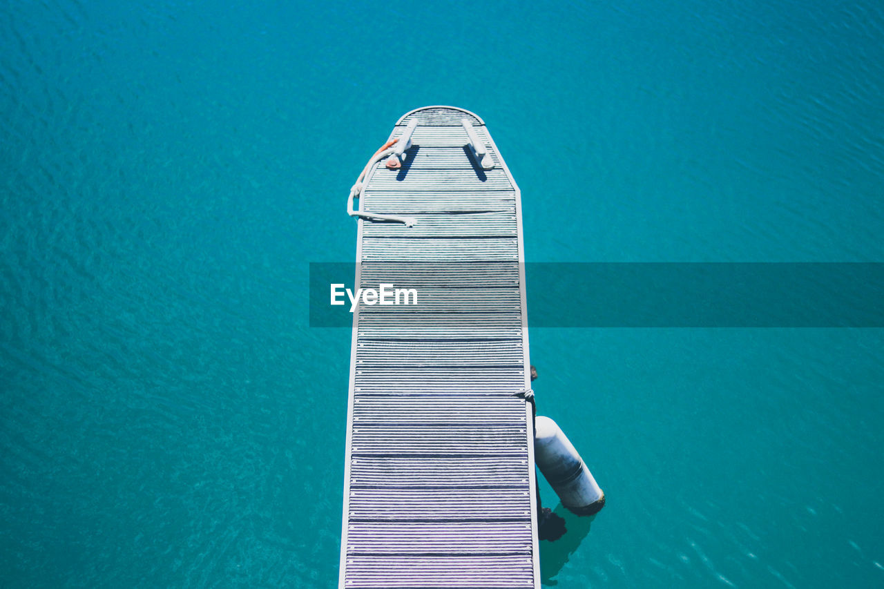 HIGH ANGLE VIEW OF PERSON SWIMMING POOL IN SEA