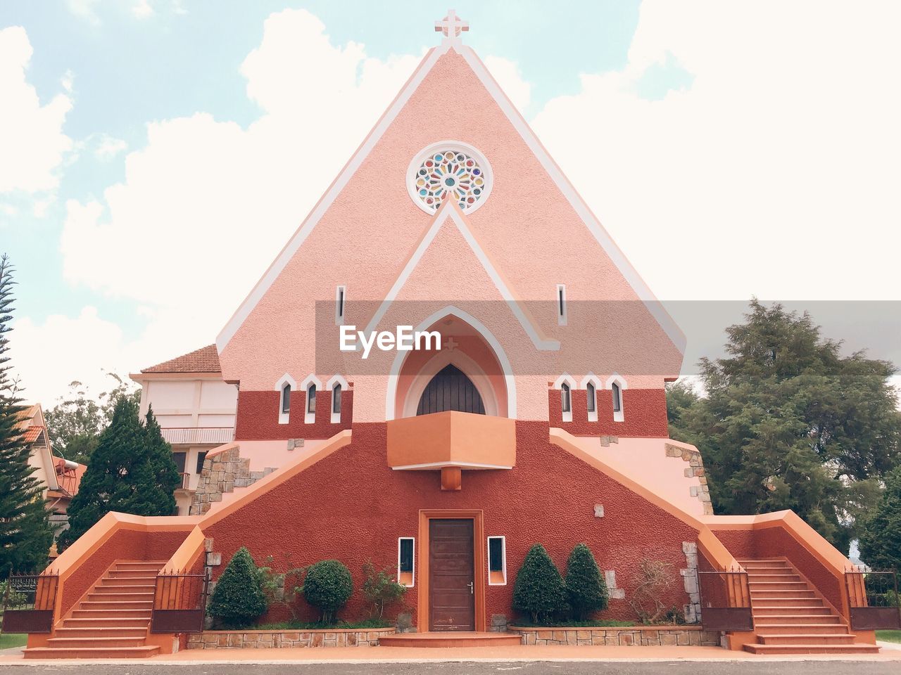 LOW ANGLE VIEW OF CHURCH AGAINST SKY