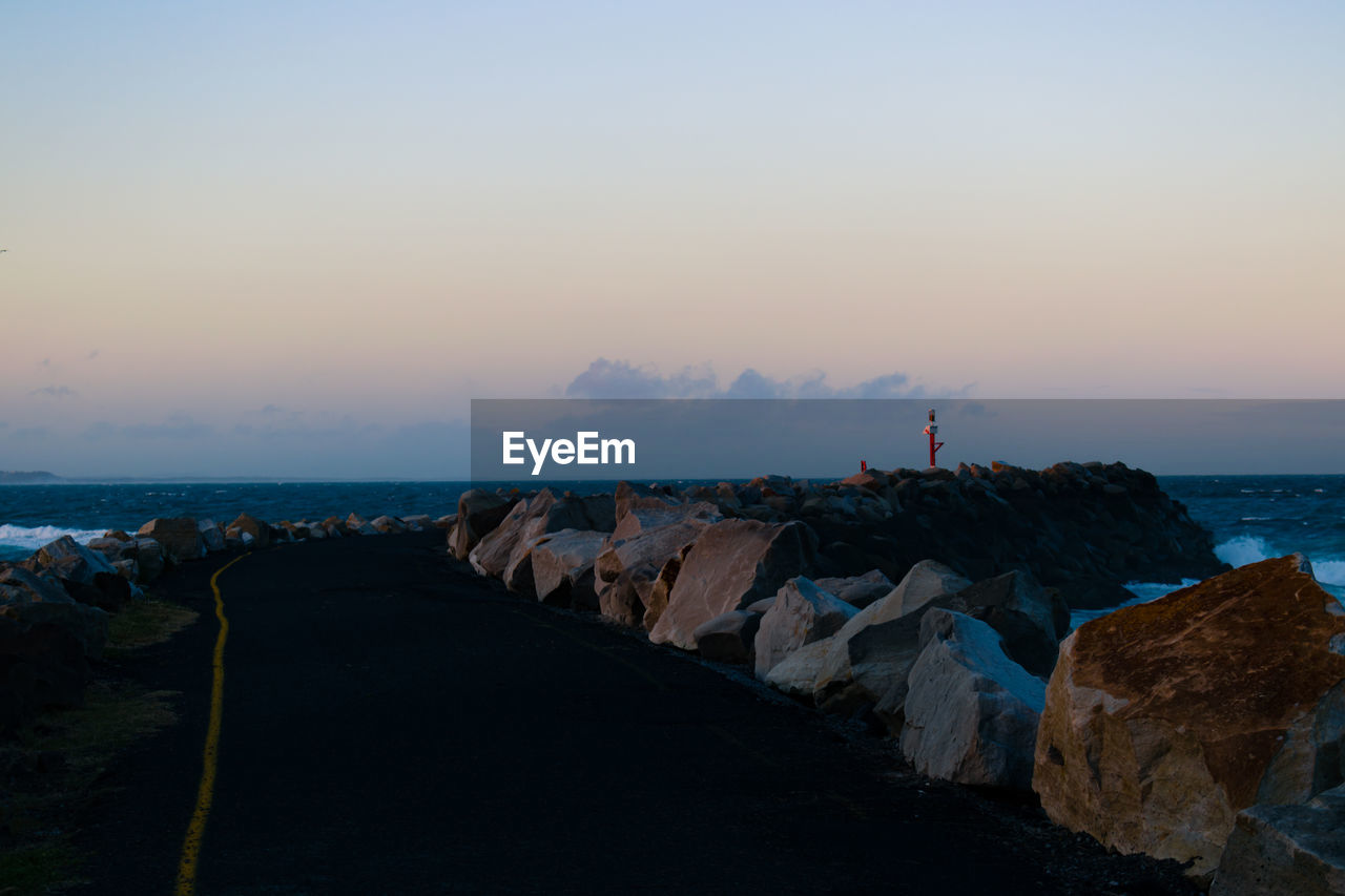 SCENIC VIEW OF SEA AGAINST SKY AT SUNSET