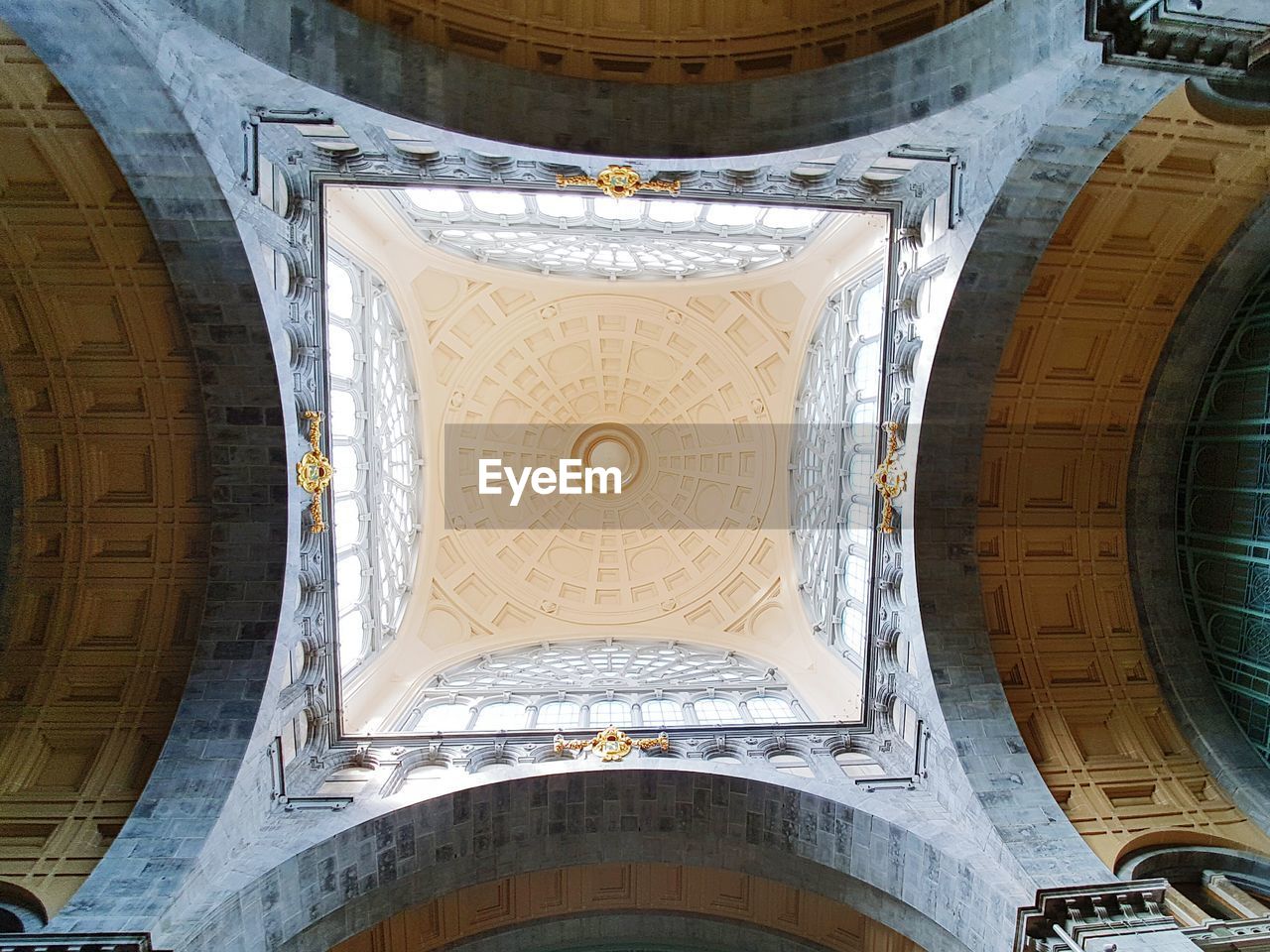 LOW ANGLE VIEW OF DOME OF CATHEDRAL