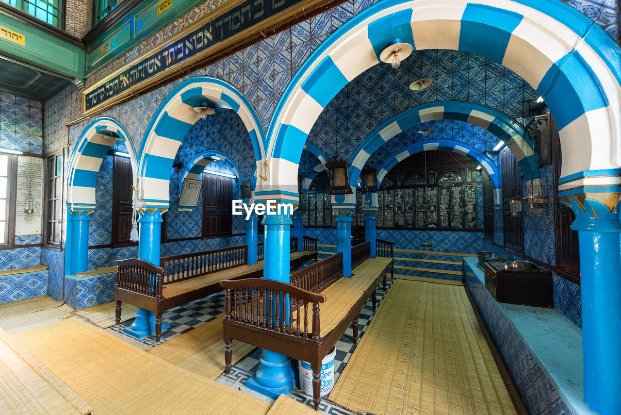 INTERIOR OF EMPTY RESTAURANT