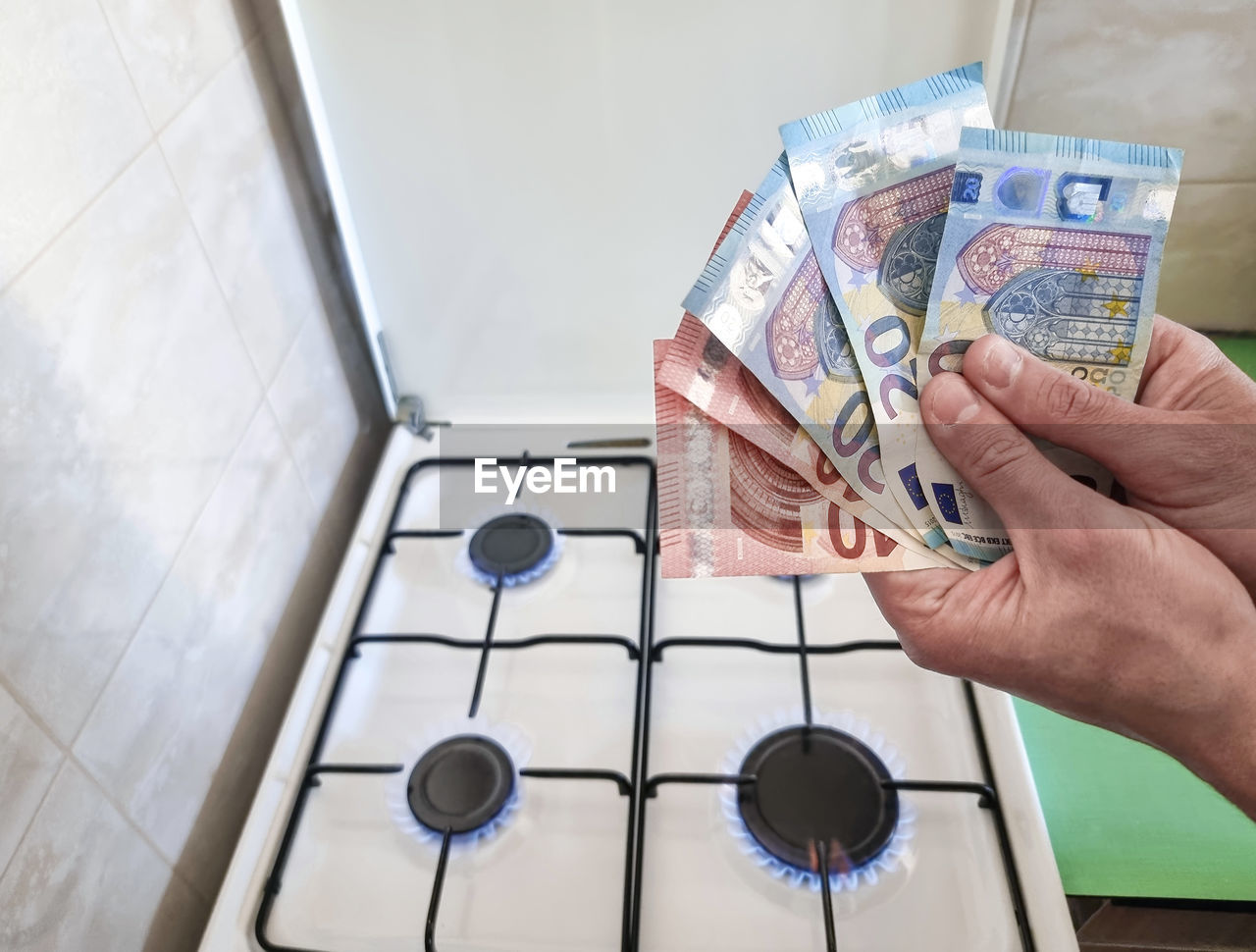 Energy efficiency with gas cooker and euro currency  the cost of natural gas is more expensive 
