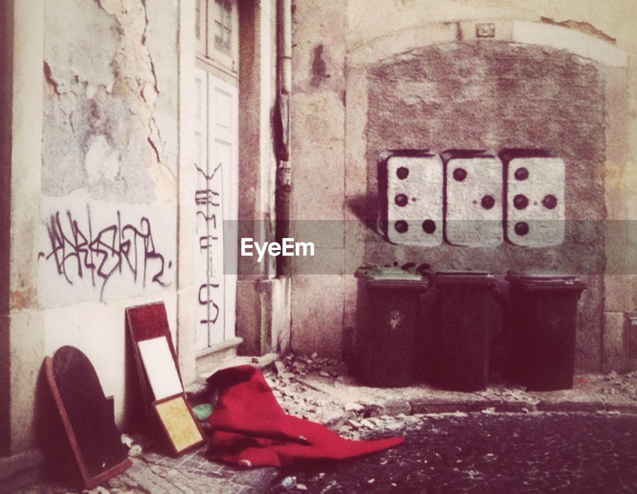 architecture, built structure, dirty, building exterior, abandoned, day, no people, indoors