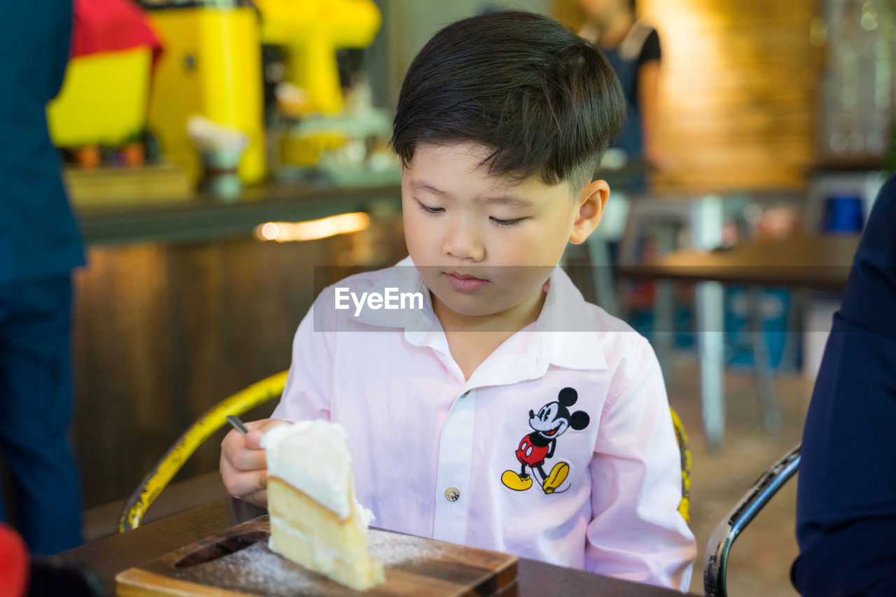 HAPPY BOY LOOKING AT RESTAURANT