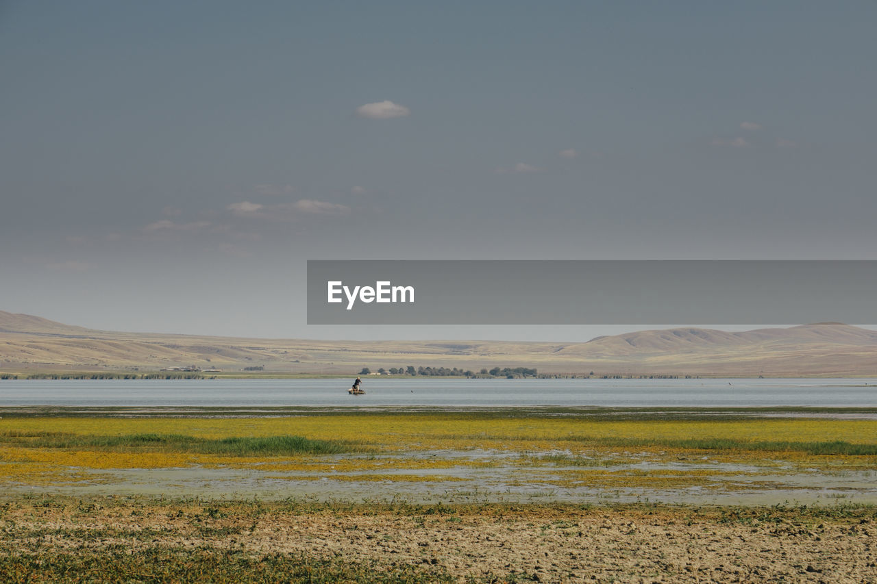Scenic view of jandara lake against sky