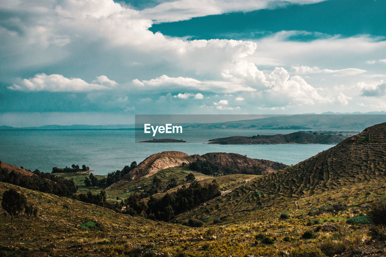 PANORAMIC VIEW OF SEA AND MOUNTAINS AGAINST SKY