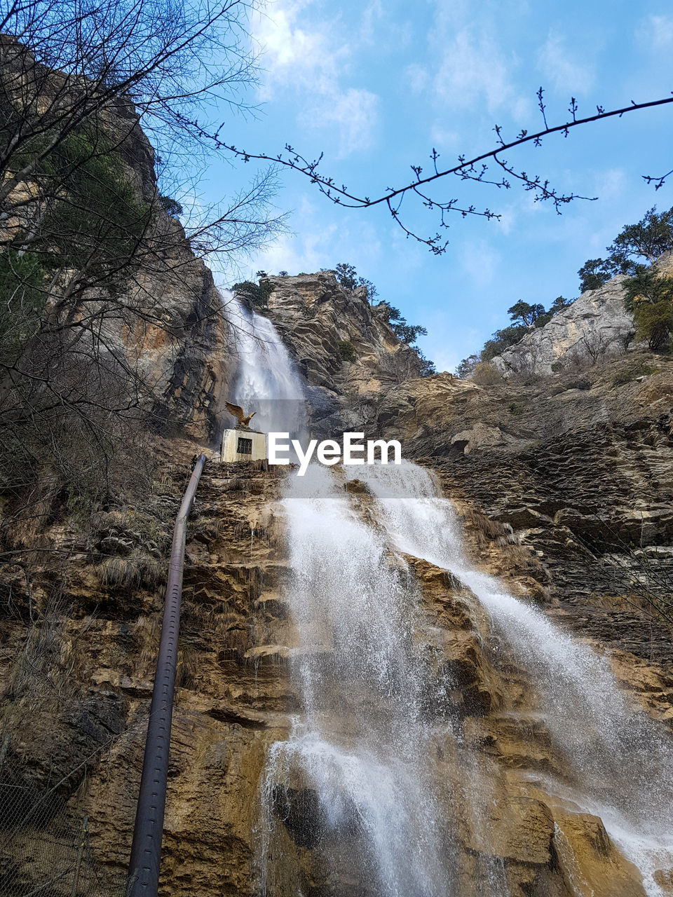 SCENIC VIEW OF WATER FLOWING THROUGH ROCKS